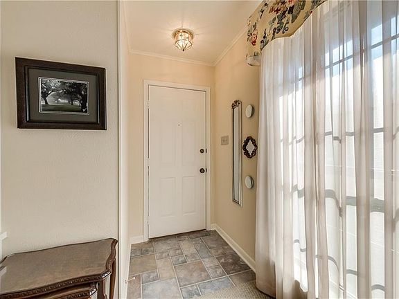 5th image of 204 Goodwin Ln