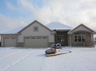 N42W22657 Brighton Ct, Pewaukee, WI 53072