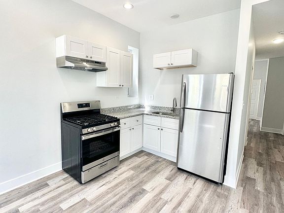 3rd image of 2224 S Sacramento Ave #2