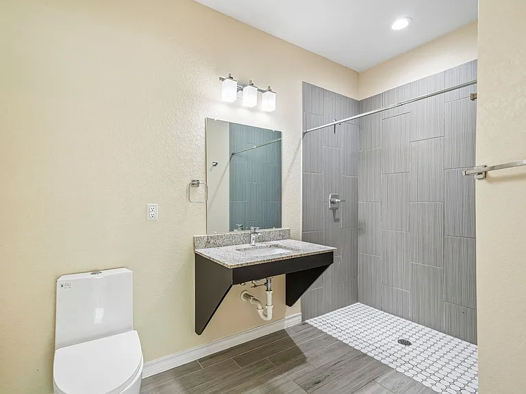 La Marquesa Apartments — Photo 64