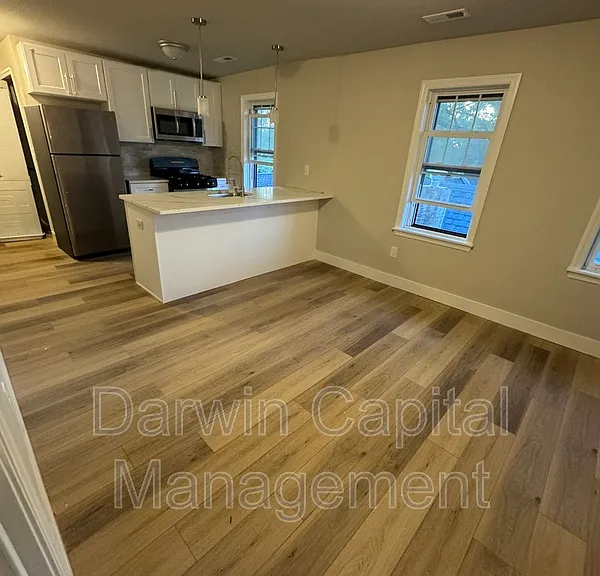 166 East Ave E — Photo 2