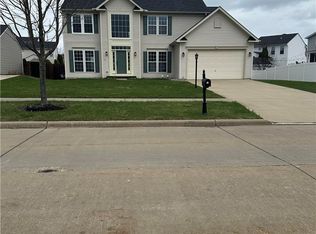 82 Stonesthrow Dr, Berea, OH 44017