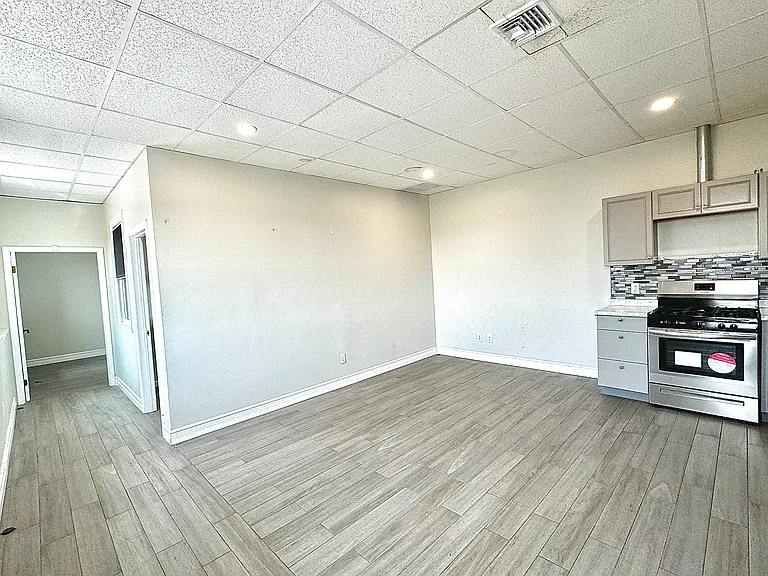 28 Main St #2 — Photo 6