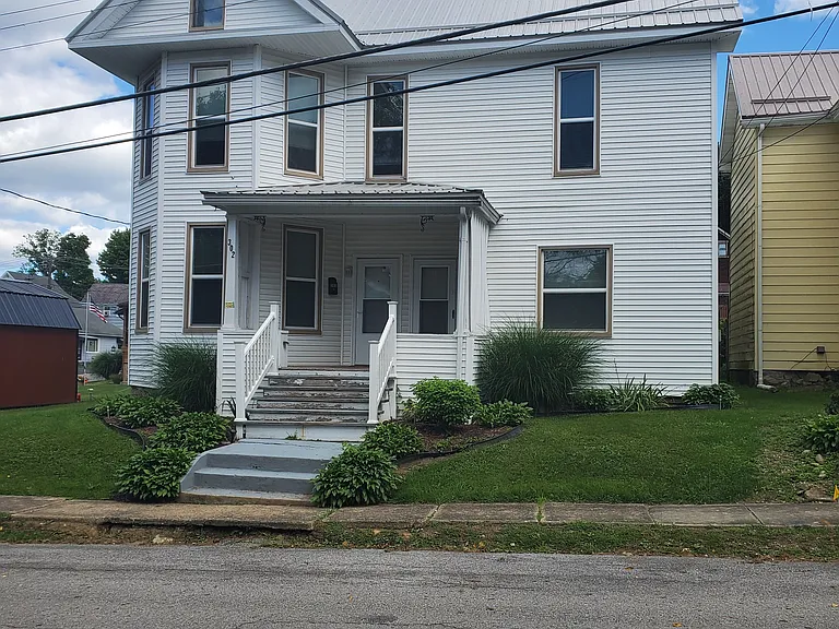 302 Oakland Ave — Photo 1