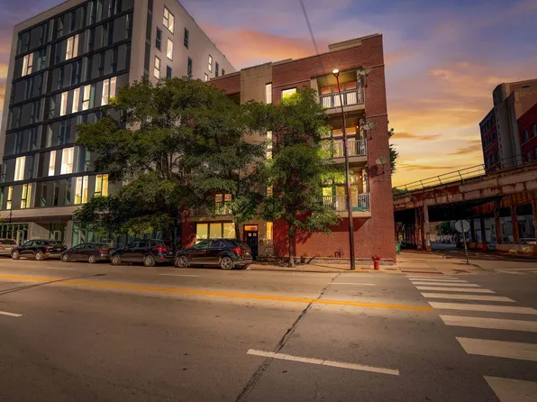 700 W Grand Ave #4EW, Chicago, IL 60654