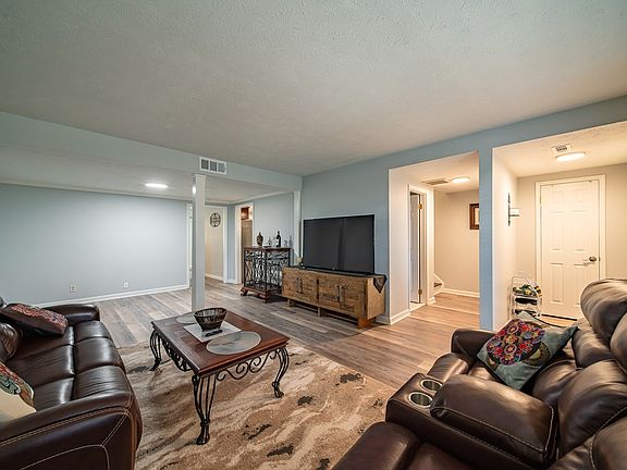 3rd image of 6101 River Rd APT 13