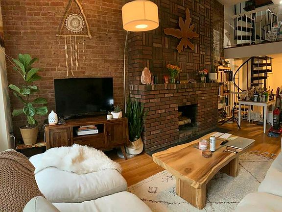 3rd image of 33 W 85th St APT 4A