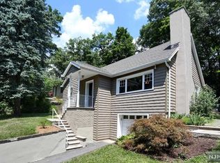 15 High Mountain Rd, Oakland, NJ 07436
