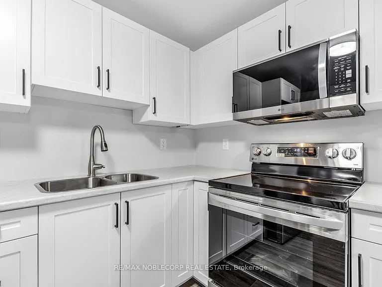 59 Scott Cres #LOWER — Photo 7