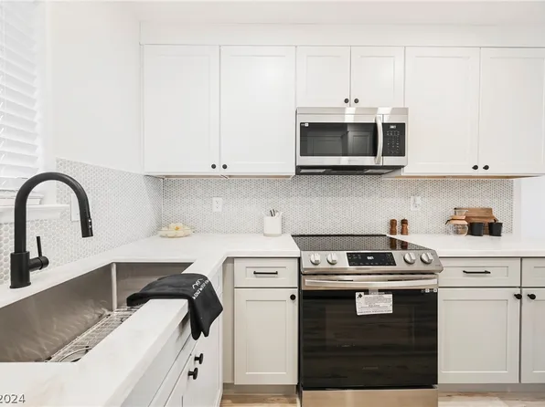 2851 S Valley View Blvd Unit 1037, Las Vegas, NV 89102