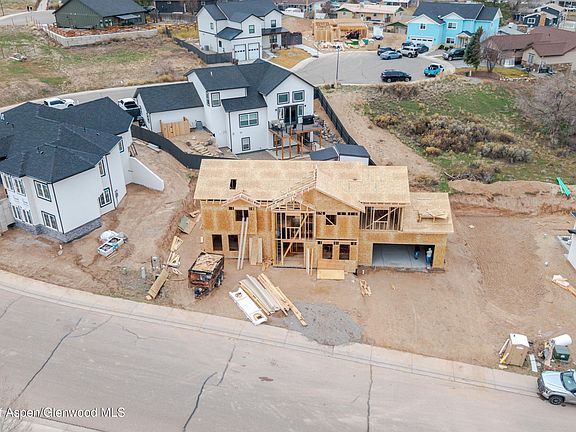 5th image of 1384 Munro Ave