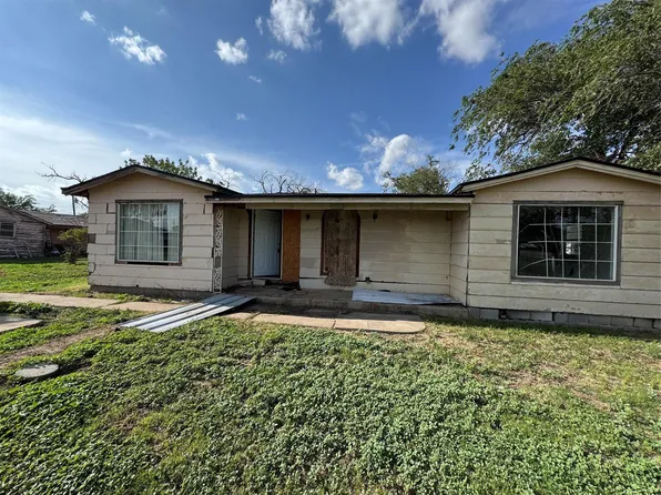 1511 Gray St, Plainview, TX 79072
