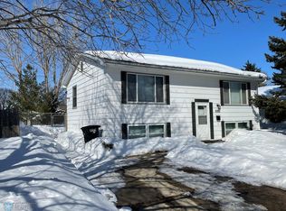 2221 6th Ave S, Fargo, ND 58103