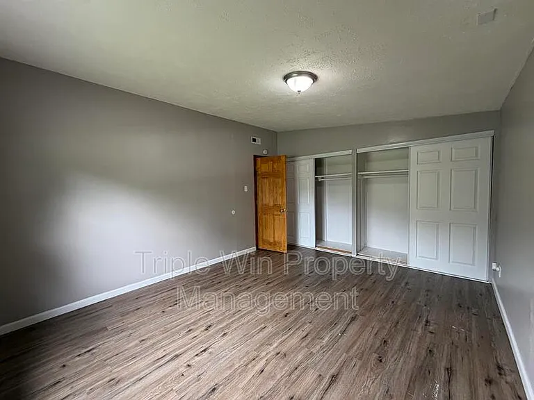 810 Saint Anthony Ln — Photo 29