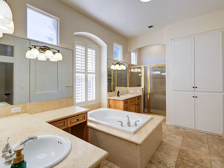2418 Warner Ave — Photo 13