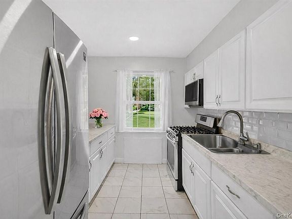 4th image of 1 Fieldstone Drive #77