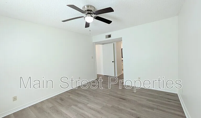 2303 W Michigan Ave #C2 — Photo 24