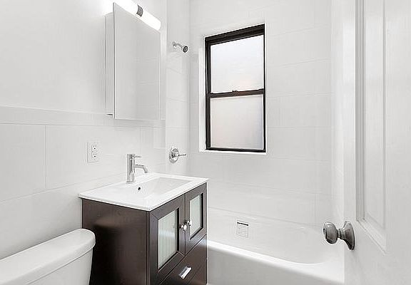 5th image of 346 W 56th St #C5