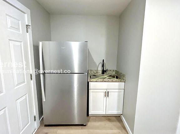 5th image of 1728 17th Ave N Unit B