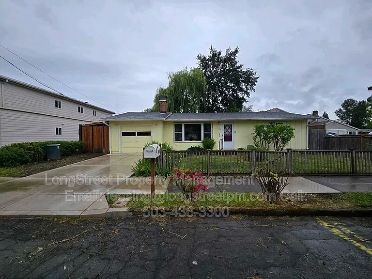 968 NW Cleveland Ave — Photo 2