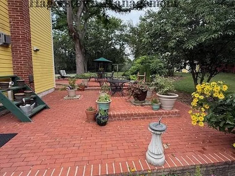 7500 Mountain Laurel Rd — Photo 3