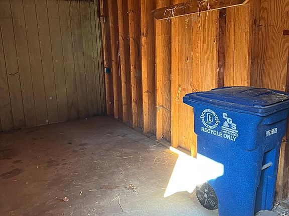2nd image of 866 W Washington St #1/2