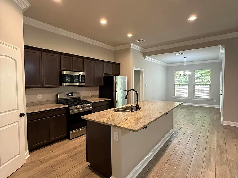 404 Sparrowhawk St — Photo 17