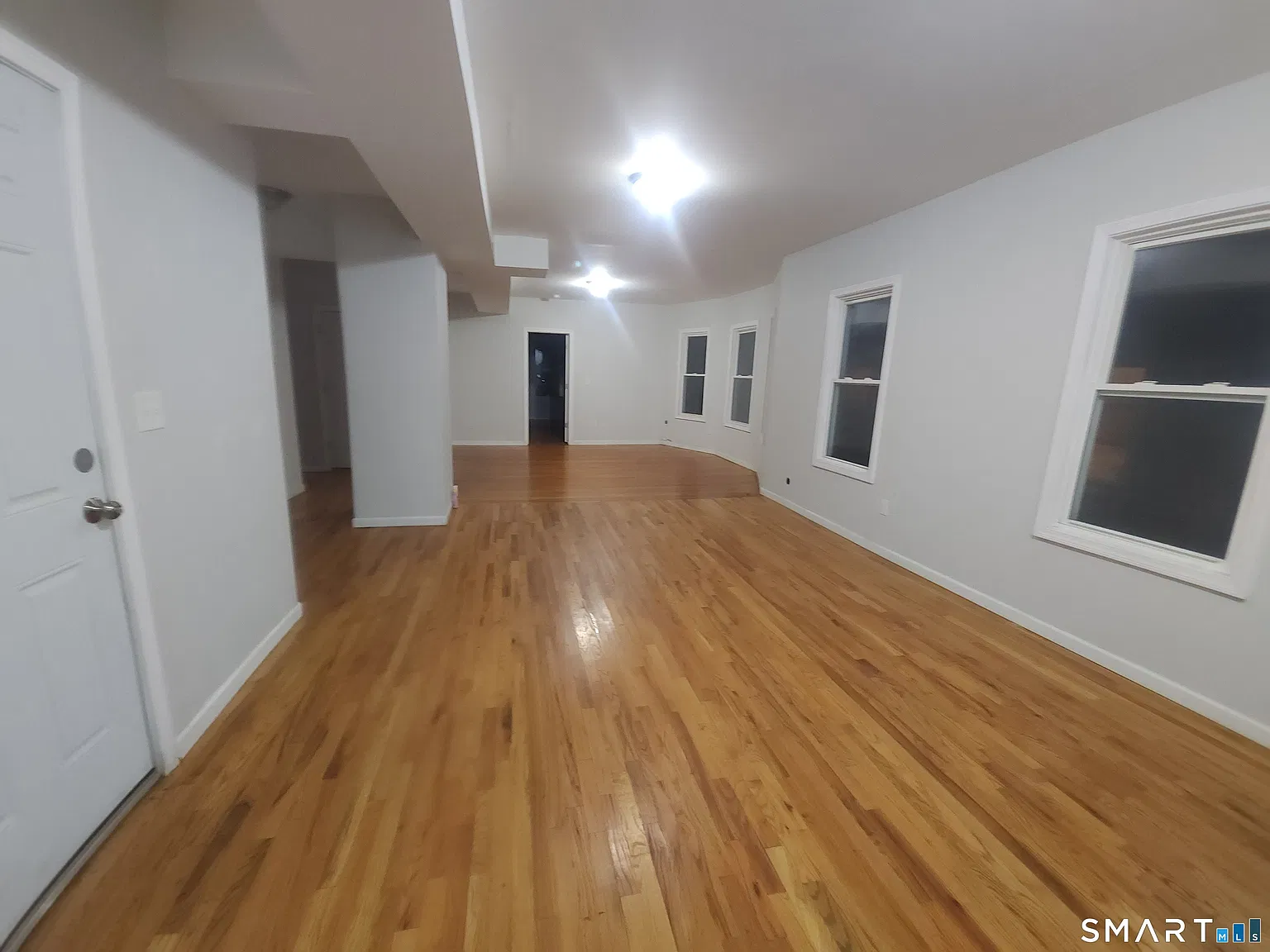 3 bed, 1.0 bath, 4462 sqft, $2,200 — Photo 3