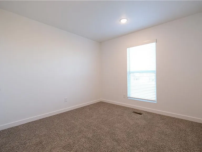 1081 Boardwalk Ave — Photo 6