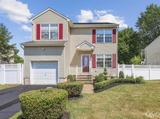 4 Maryland Ave, Edison, NJ 08820