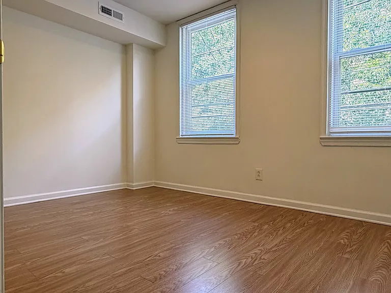 116 W Wildey St — Photo 11