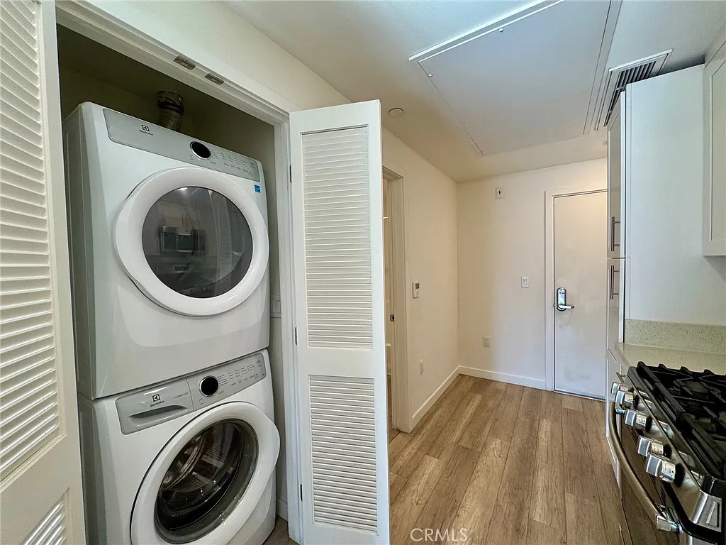 Studio, 416 sqft, $1,695 — Photo 2