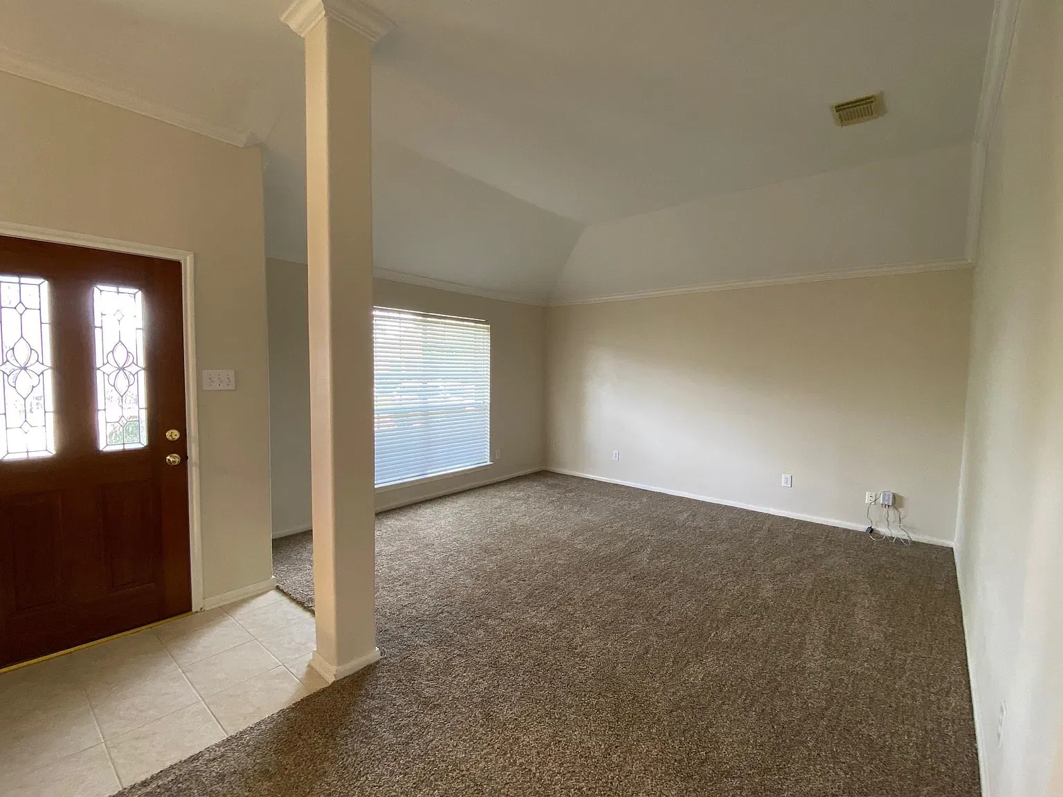 3 bed, 2.5 bath, 2089 sqft, $2,300 — Photo 3