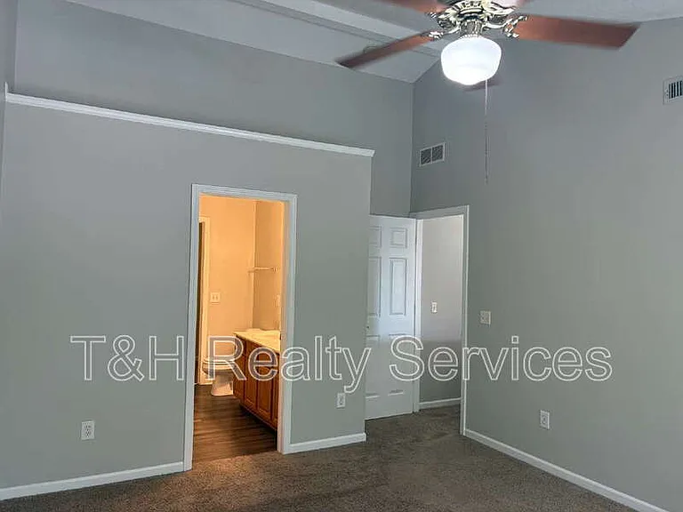 6609 Smithfield Dr — Photo 24