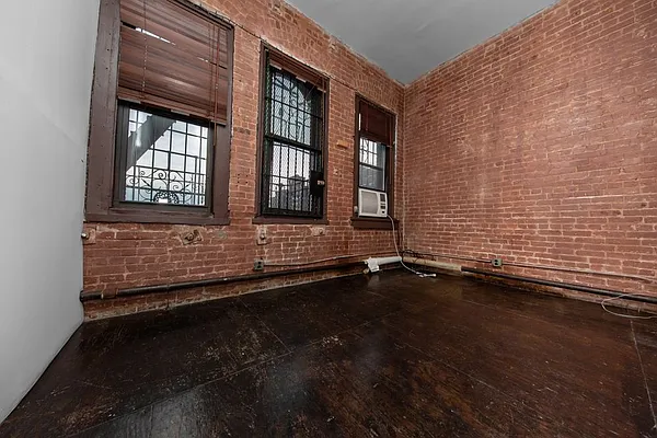 Rented by REAL New York | media 17