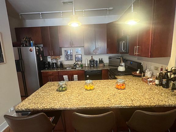 4th image of 2647 N Washtenaw Ave APT 1