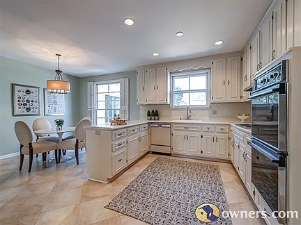 Enter Photo CaptionOpen kitchen/breakfast combo