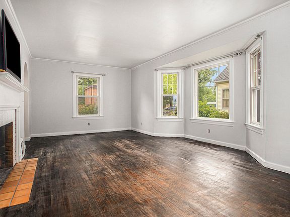 3rd image of 1025 Sheridan Dr
