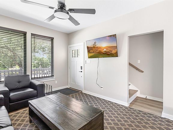 4th image of 802 Thomas Ave