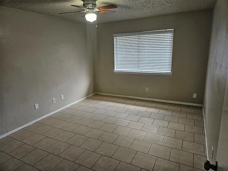 10111 Wild Hollow Ln — Photo 4