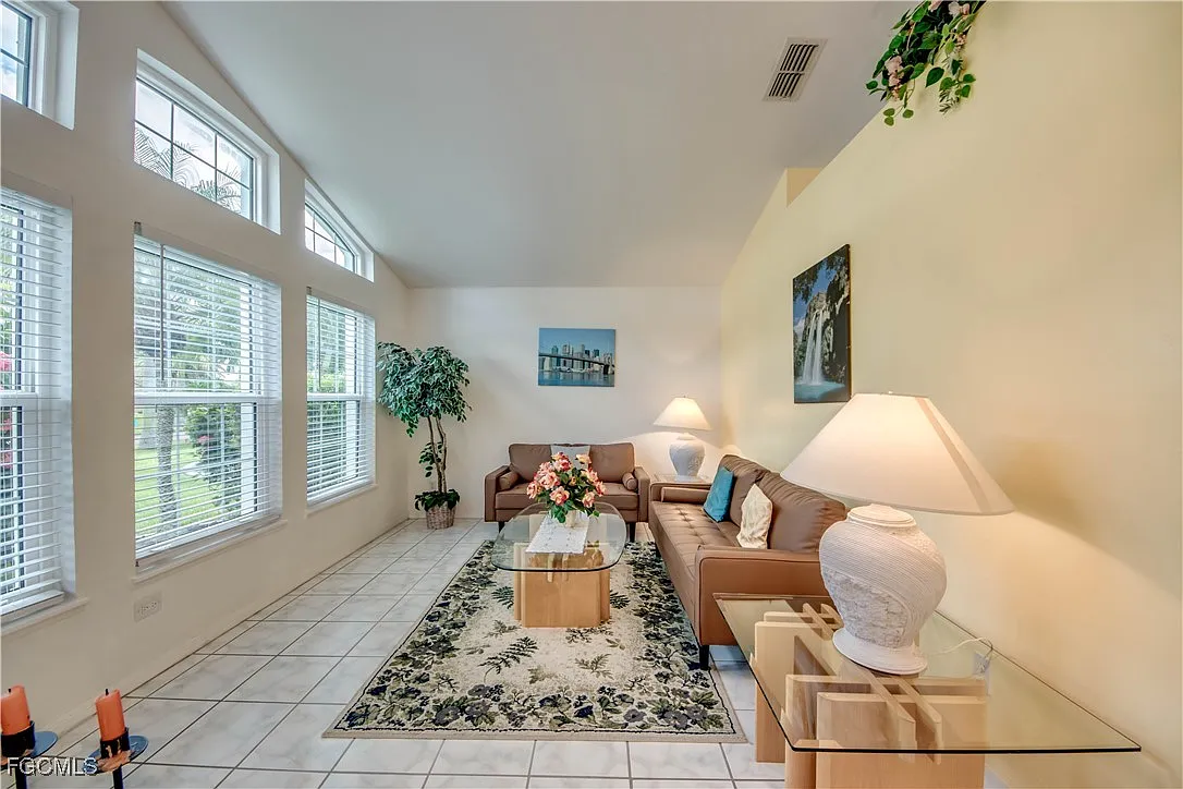 3 bed, 2.0 bath, 1811 sqft, $6,500 — Photo 3