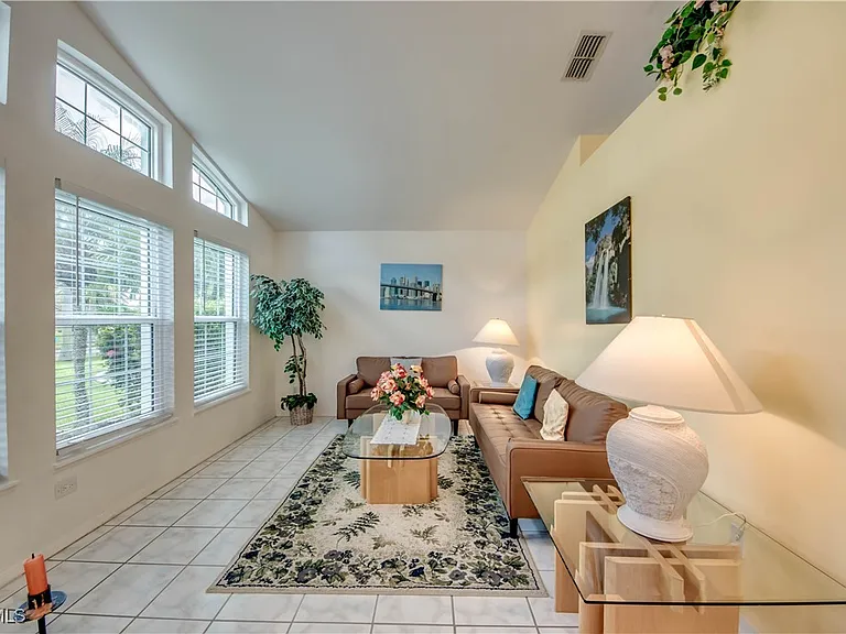 4406 SW 25th Ave — Photo 3