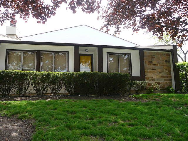 1st image of 1 Hawthorne Sq