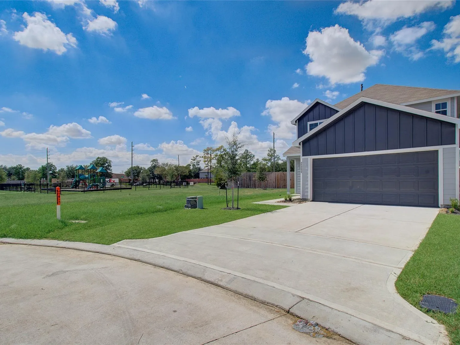 4 bed, 2.5 bath, 2100 sqft, $2,200 — Photo 3