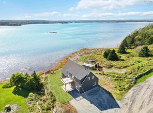 23 Williams Rd, Ostrea Lake, NS B0J 2L0