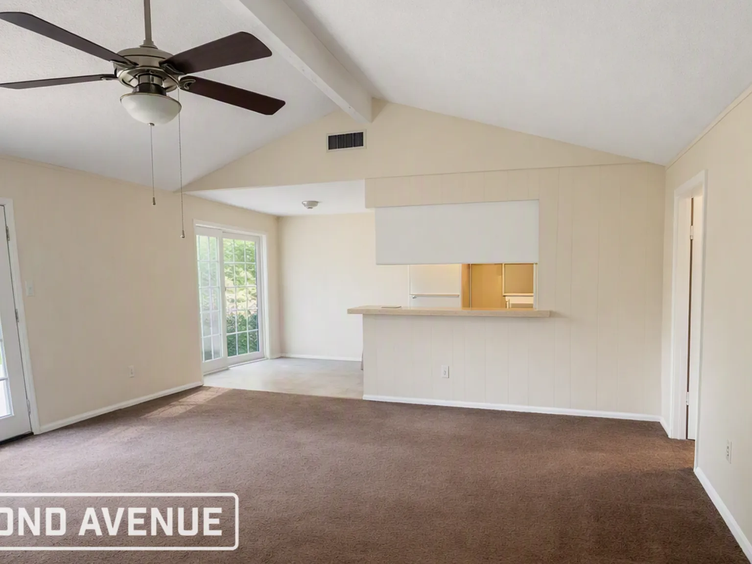 3 bed, 2.0 bath, 1303 sqft, $1,698 — Photo 2
