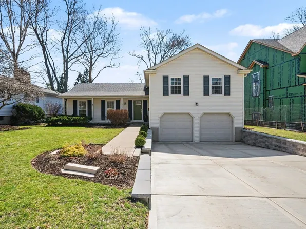 923 Oxford Rd, Glen Ellyn, IL 60137