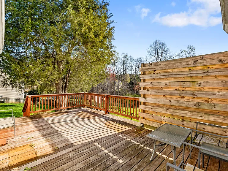 4035 Lenora Dr — Photo 15