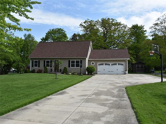 2nd image of 924 Beechwood Dr