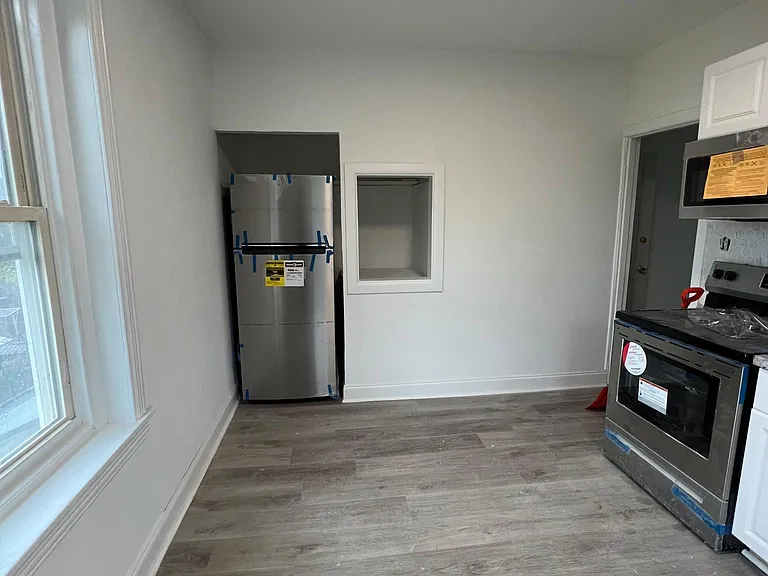 1216 Linwood Ave #2 — Photo 4